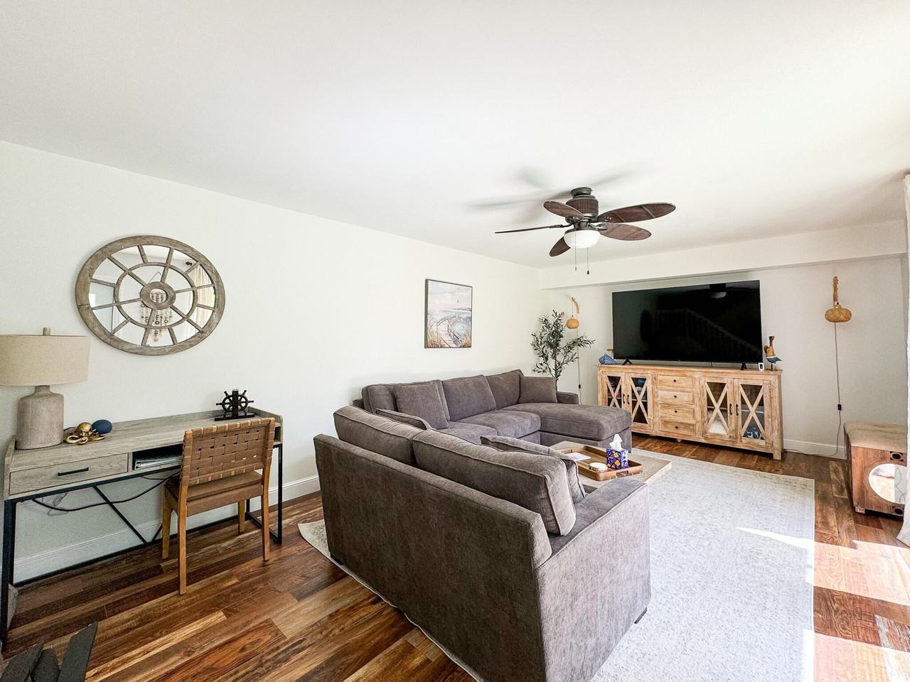 2821 28th Ct - Photo 2 of 29