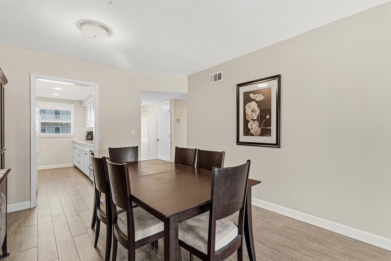 2440 Sw 22nd Ave - Photo 6 of 35