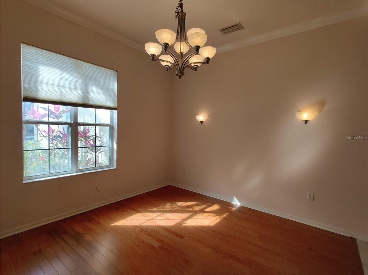 7625 Charleston St - Photo 5 of 31