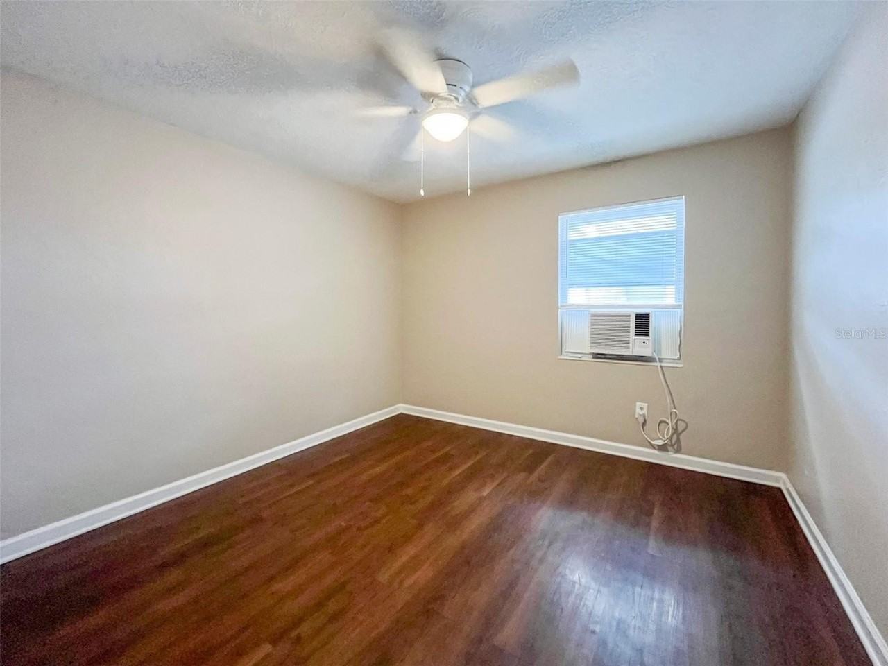 2137 Roselawn St #B - Photo 6 of 9