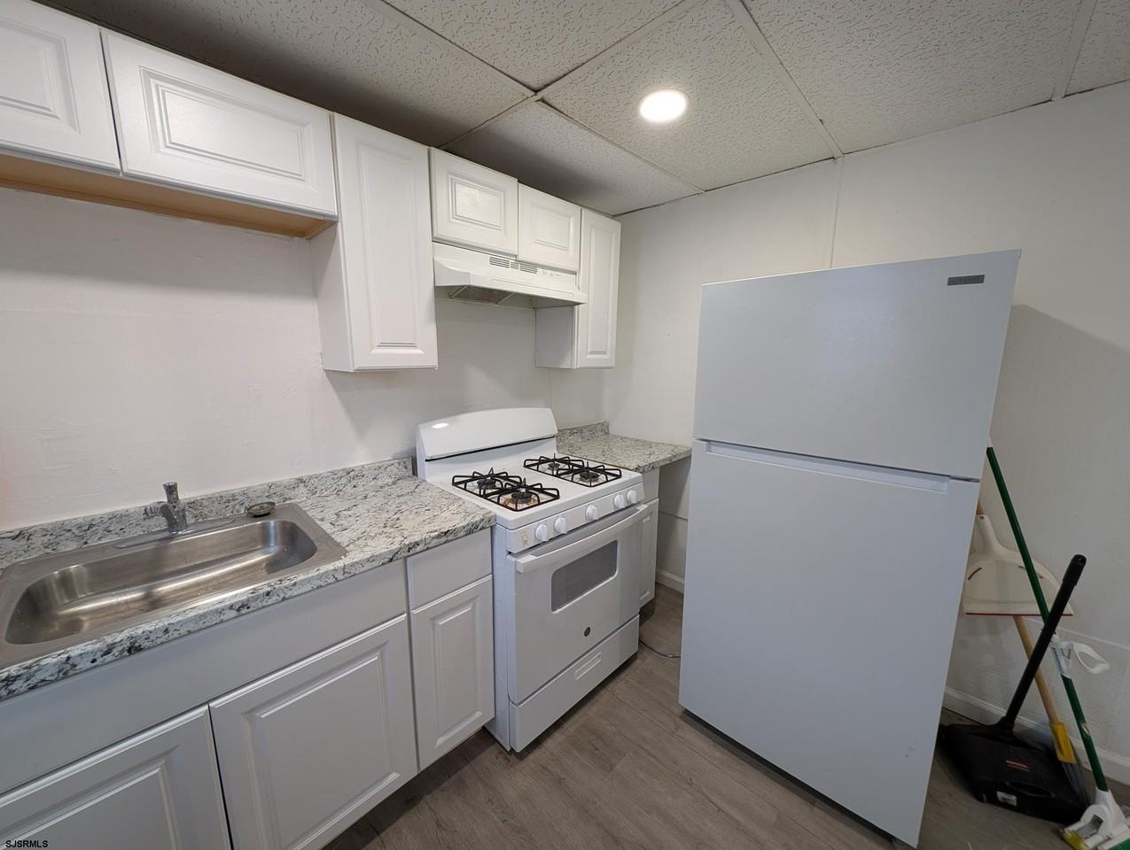 20 S Bellevue Ave - Photo 7 of 17