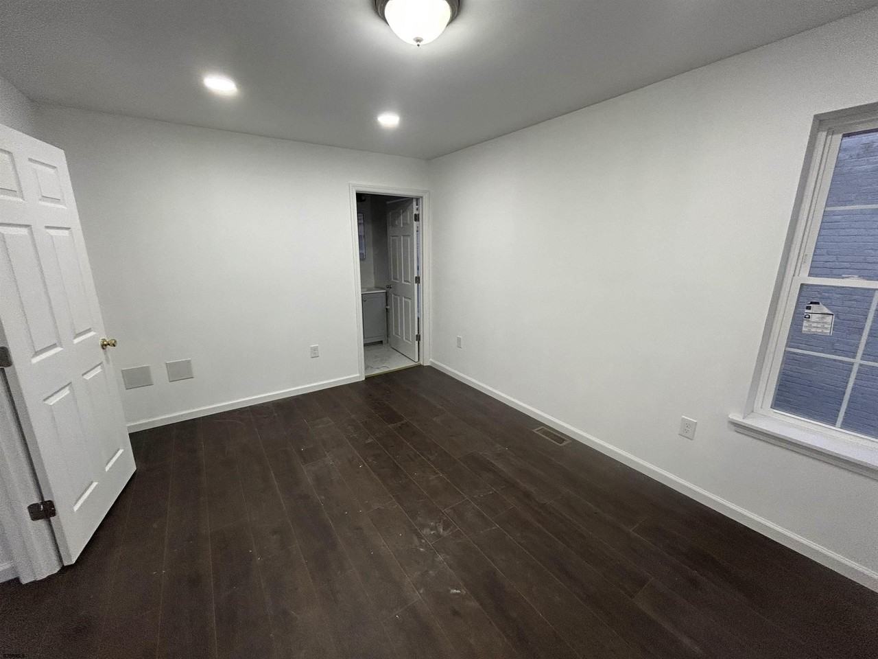 2821 Arctic Ave - Photo 5 of 10