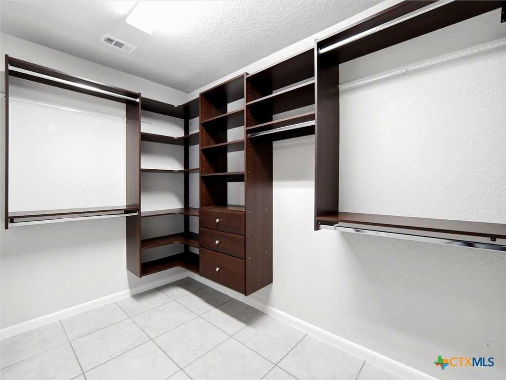 1132 Amber Lk - Photo 4 of 31