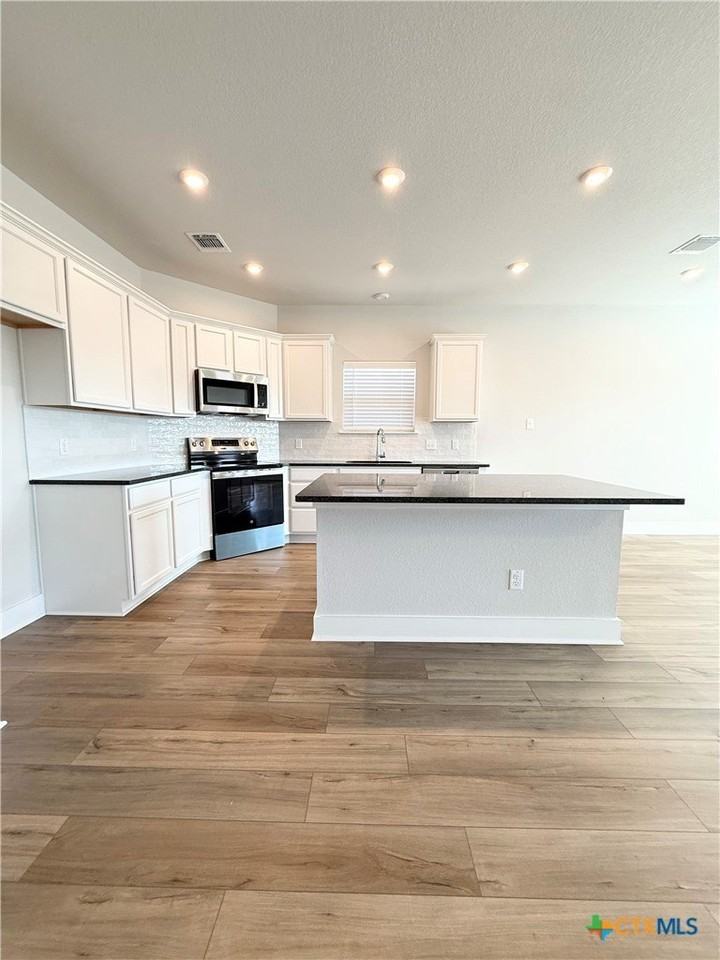 4561 Allison Dr - Photo 3 of 32