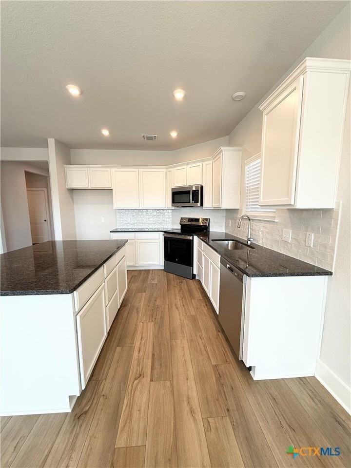 4561 Allison Dr - Photo 5 of 32