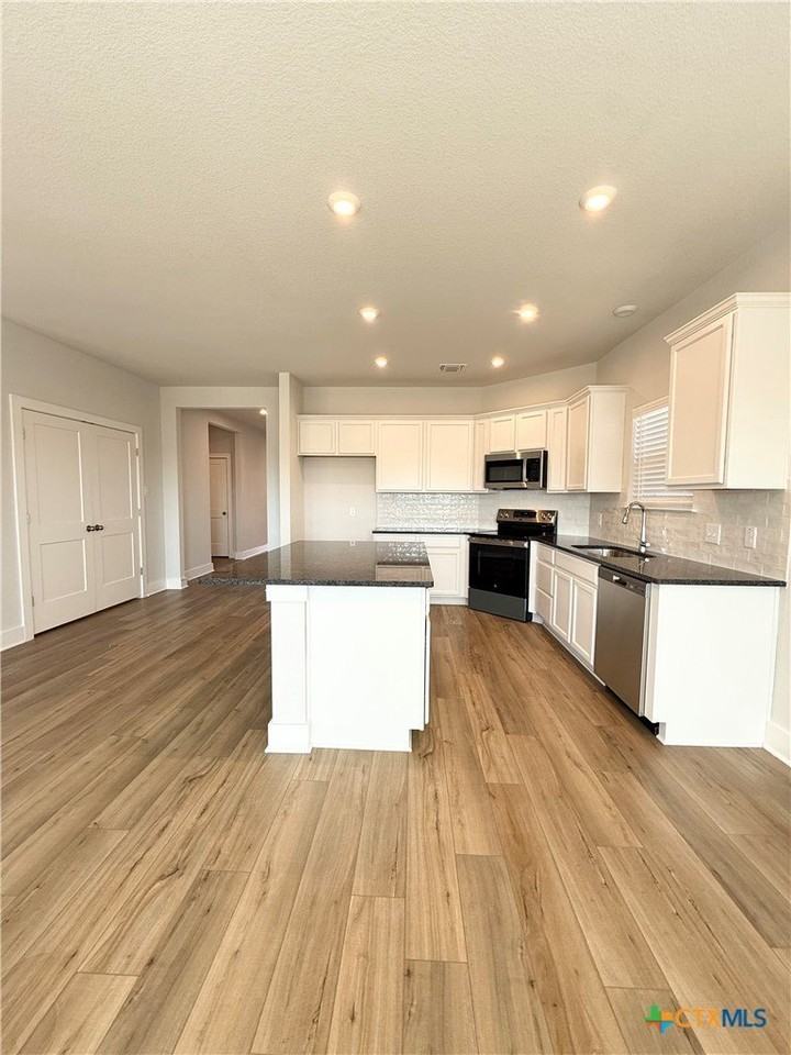 4561 Allison Dr - Photo 7 of 32