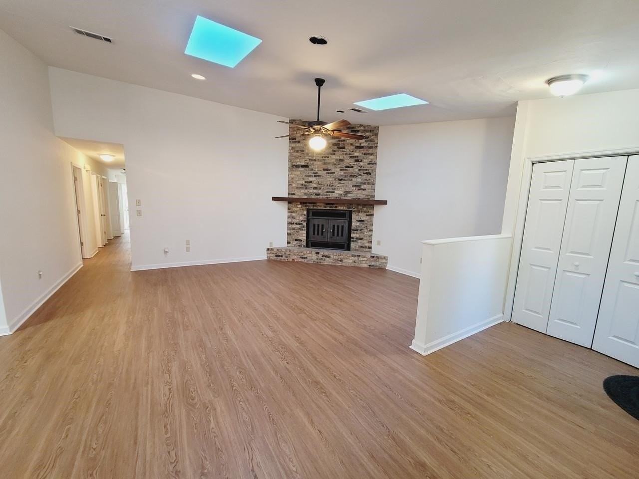 1555 San Luis Rd - Photo 6 of 37