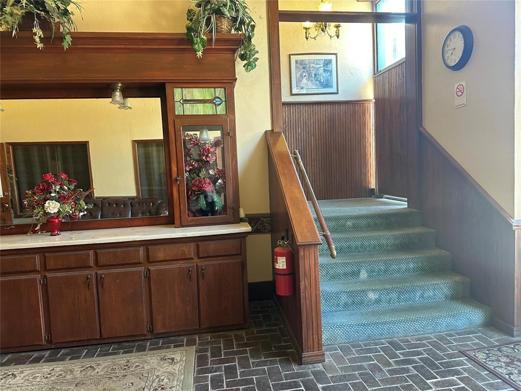 108 S Division St - Photo 5 of 8