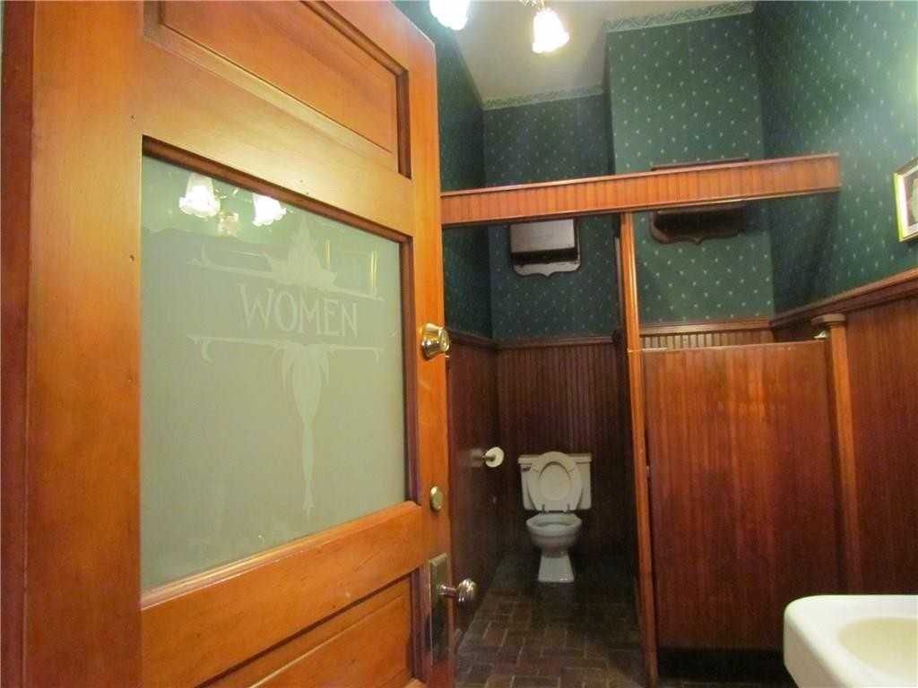 108 S Division St - Photo 7 of 8