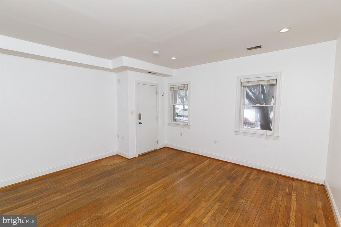 412 Evarts St Ne Apt 1 #1 - Photo 4 of 18