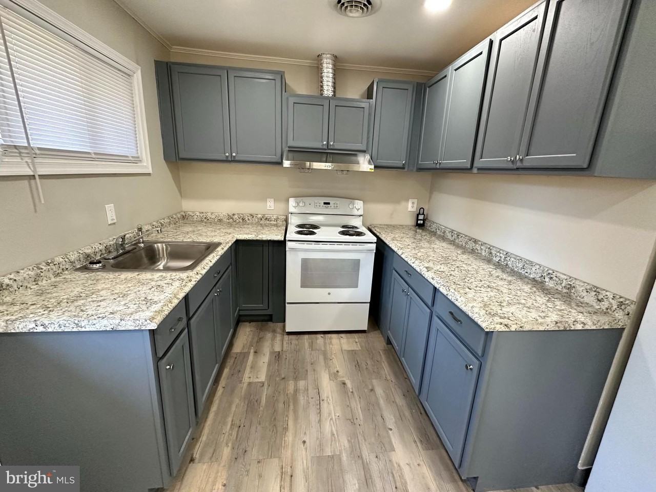 749 River Rd - Photo 3 of 19