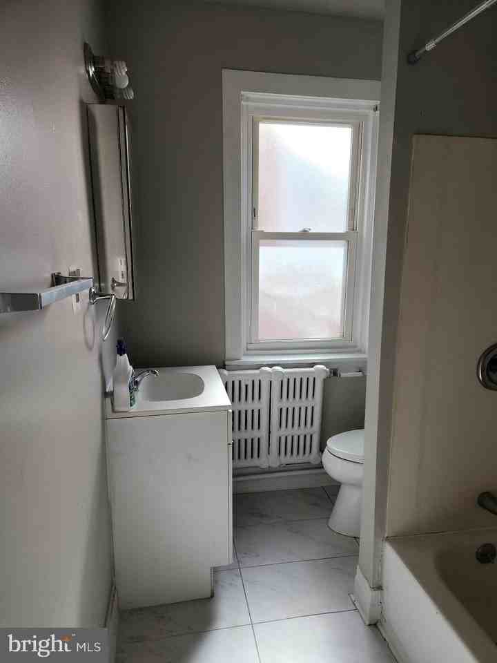 2204 N Jefferson St Unit 2 #2 - Photo 4 of 10