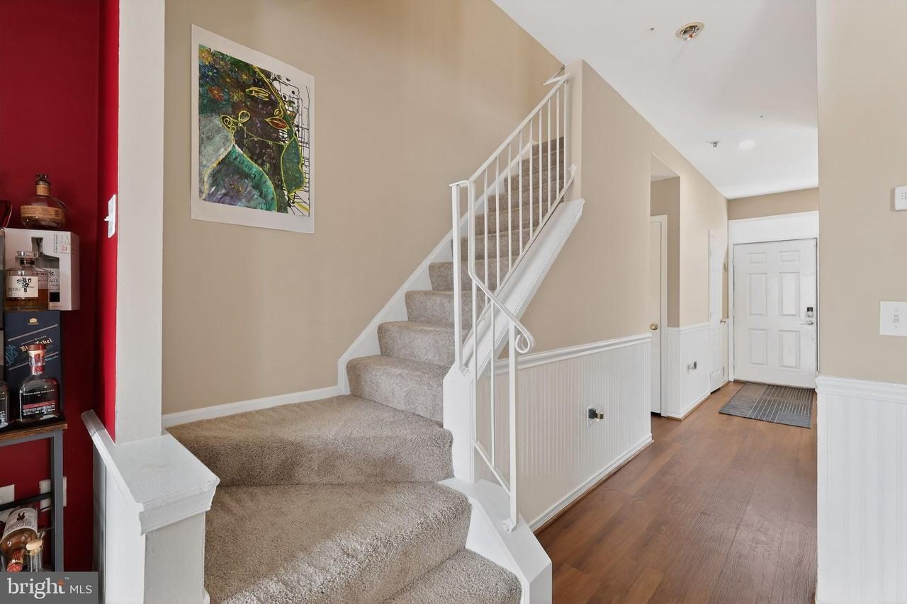 1221 Rockland Ct - Photo 3 of 30