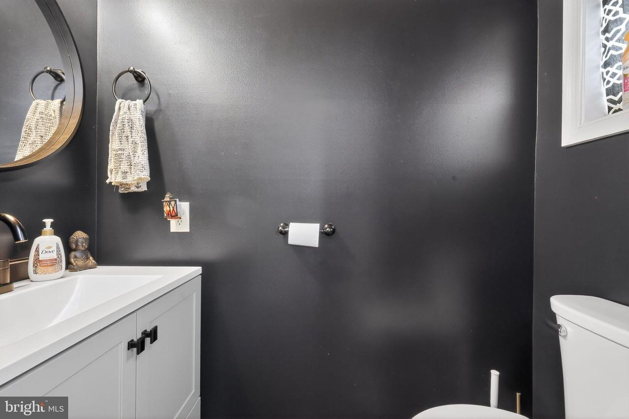 1221 Rockland Ct - Photo 4 of 30