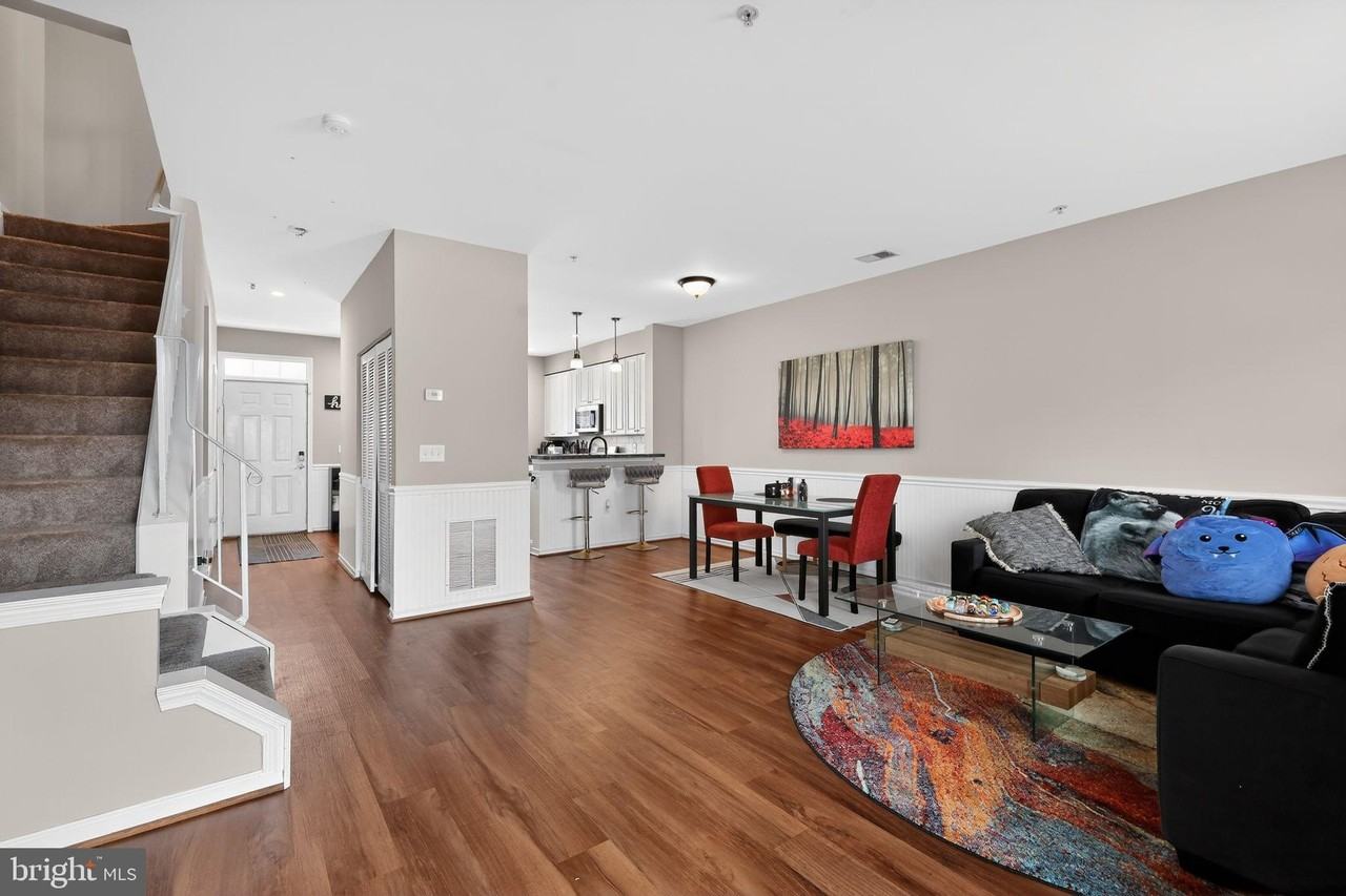 1221 Rockland Ct - Photo 6 of 30