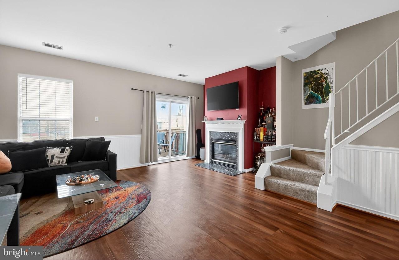 1221 Rockland Ct - Photo 7 of 30