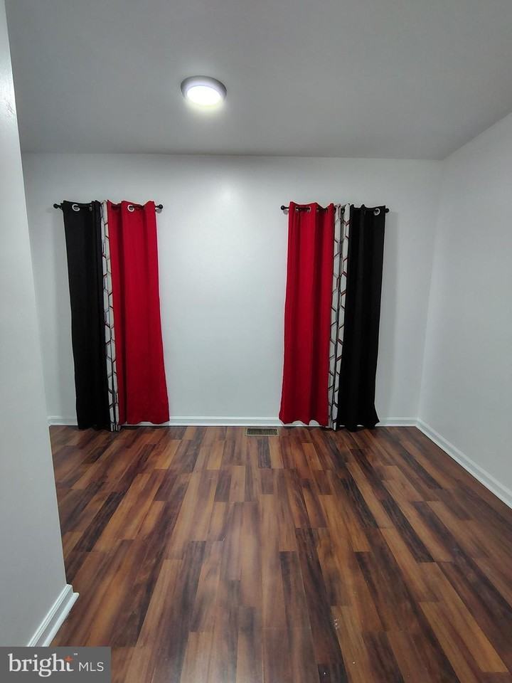 1321 E Biddle St - Photo 7 of 14