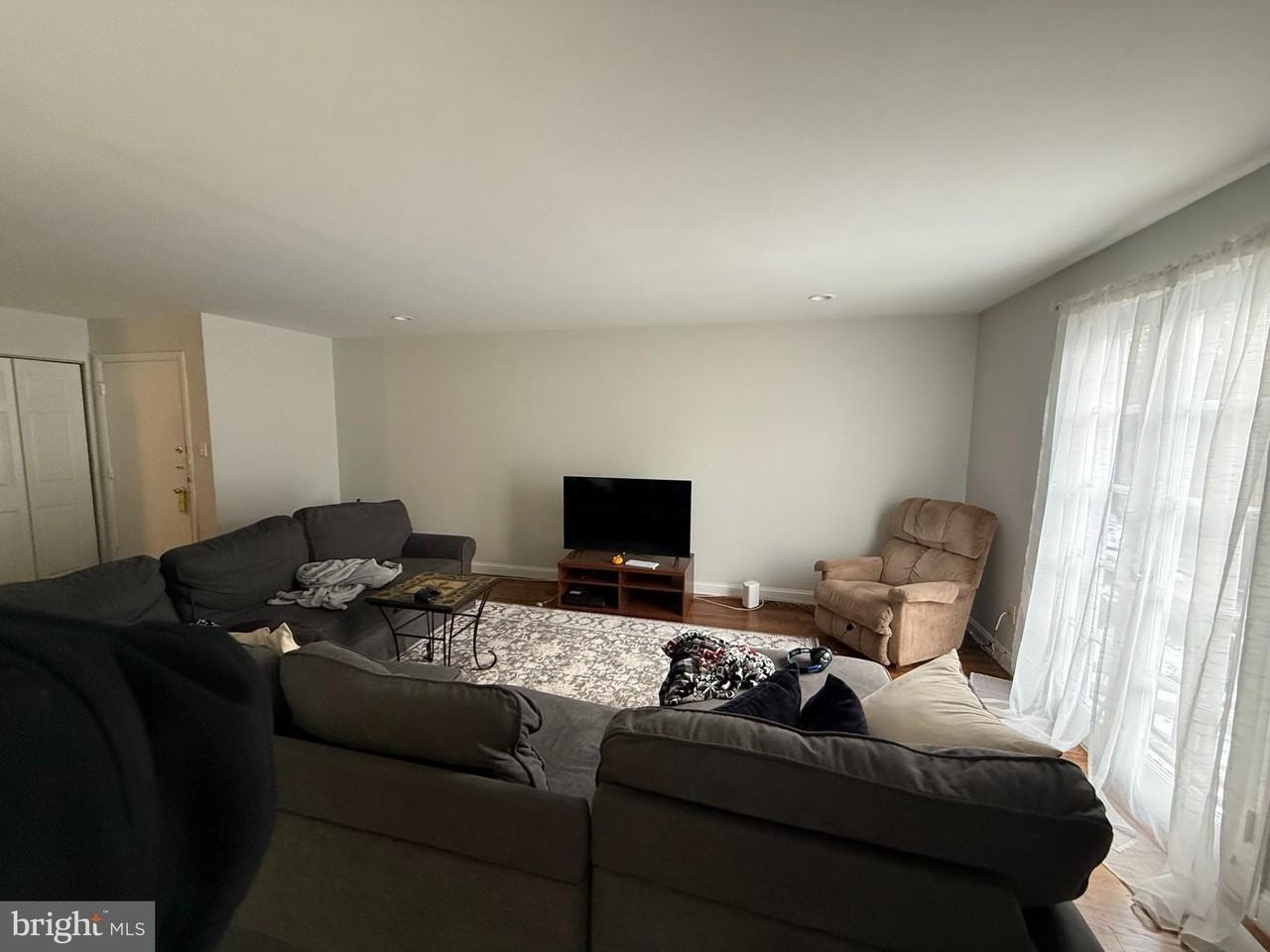 319 Homeland Southway Apt 2b #2B - Photo 2 of 10