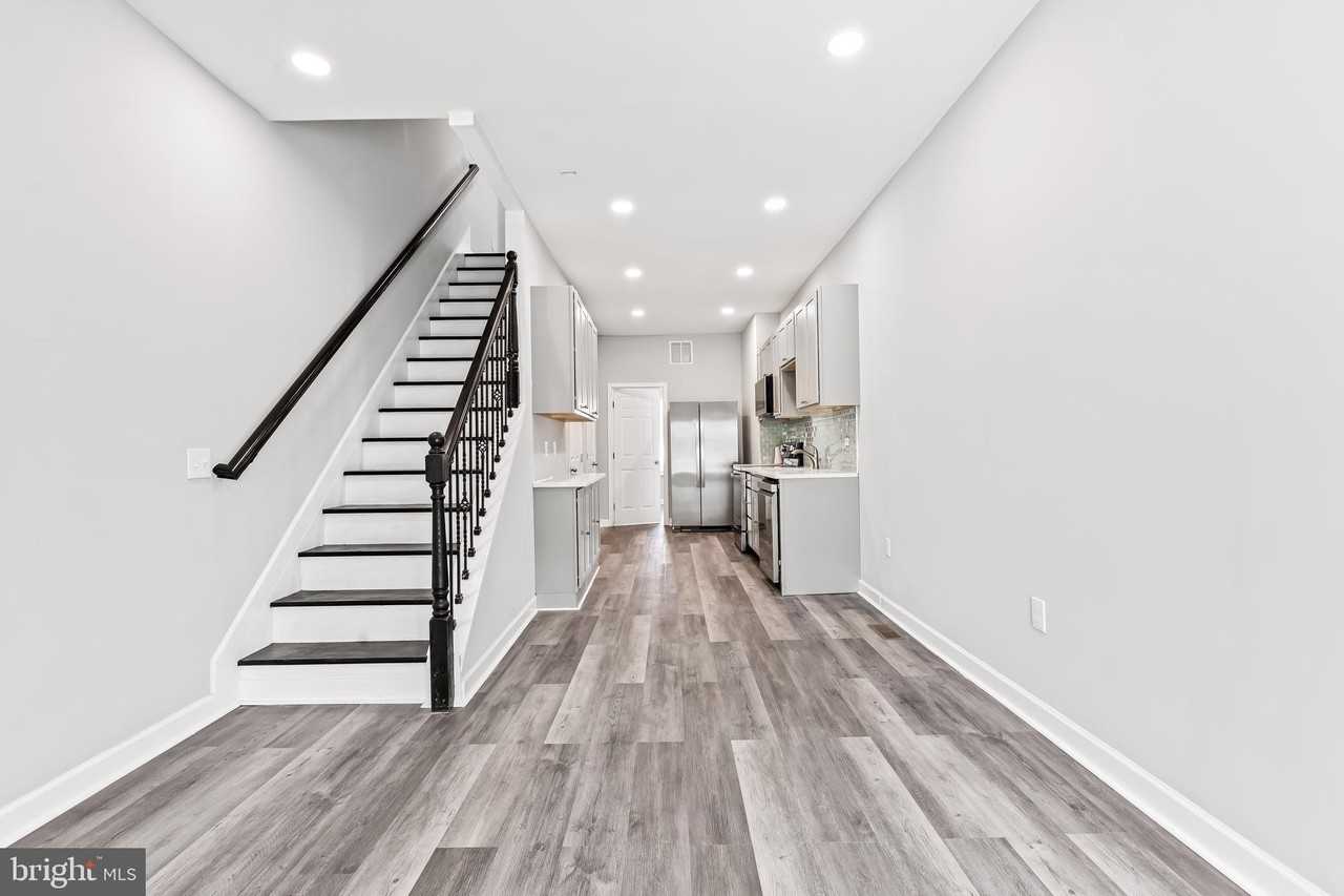 2638 E Monument St - Photo 3 of 20