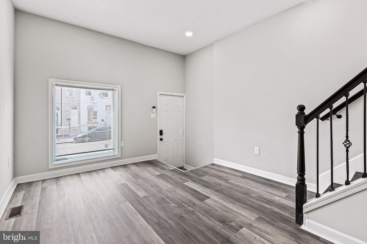 2638 E Monument St - Photo 5 of 20