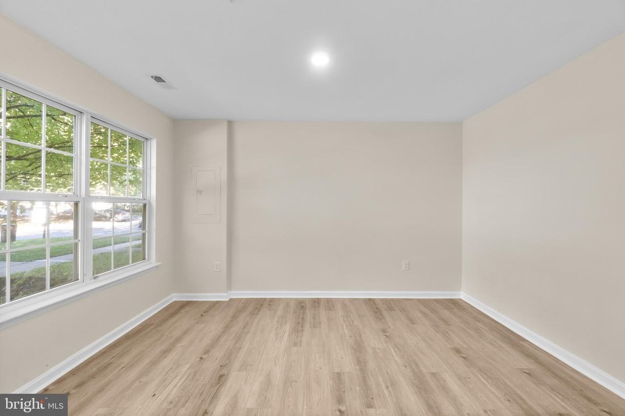 111 Cavenrock Ct - Photo 4 of 42