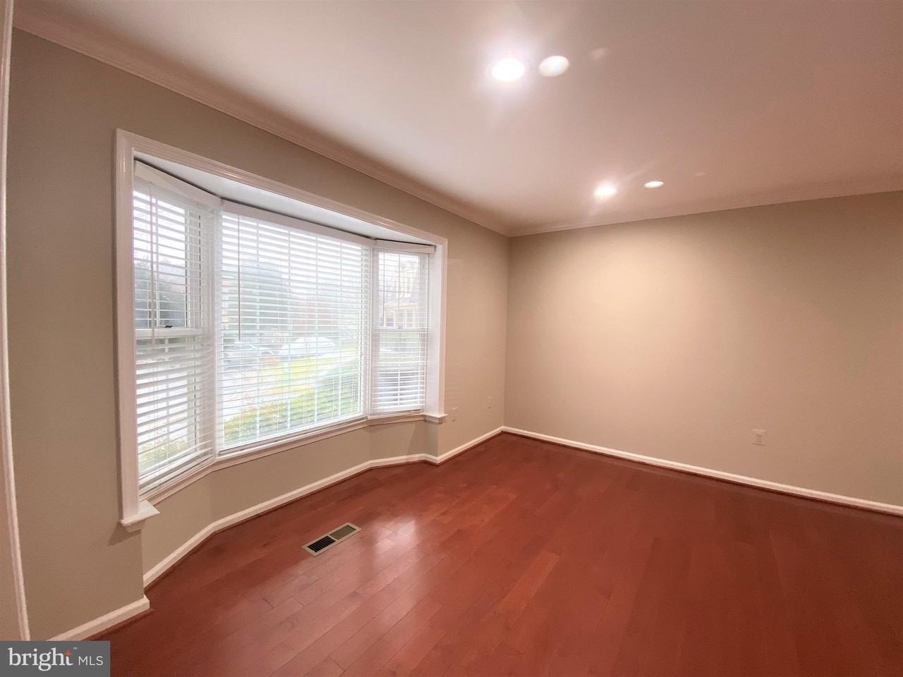 7927 Jensen Pl - Photo 5 of 39