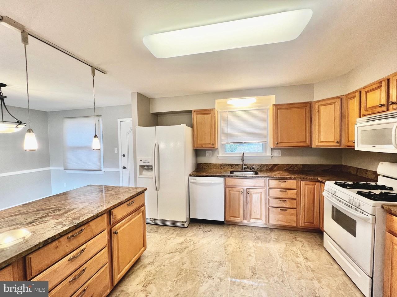 5719 Rossmore Dr - Photo 6 of 27