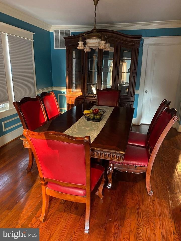 4531 32nd St - Photo 4 of 13