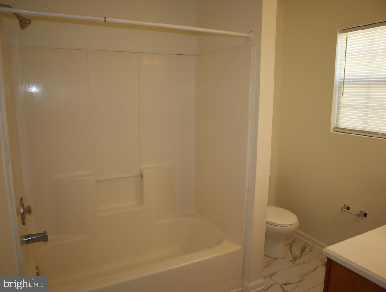 412 Jefferson St - Photo 7 of 16