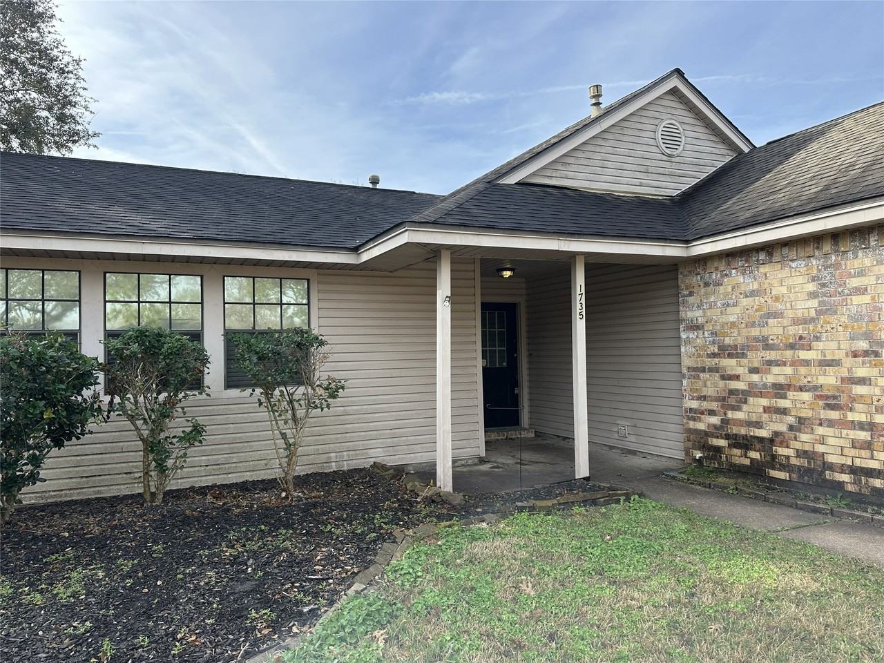 1735 Jo Ann Ln - Photo 2 of 15