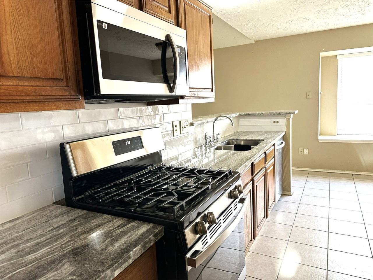 1735 Jo Ann Ln - Photo 3 of 15