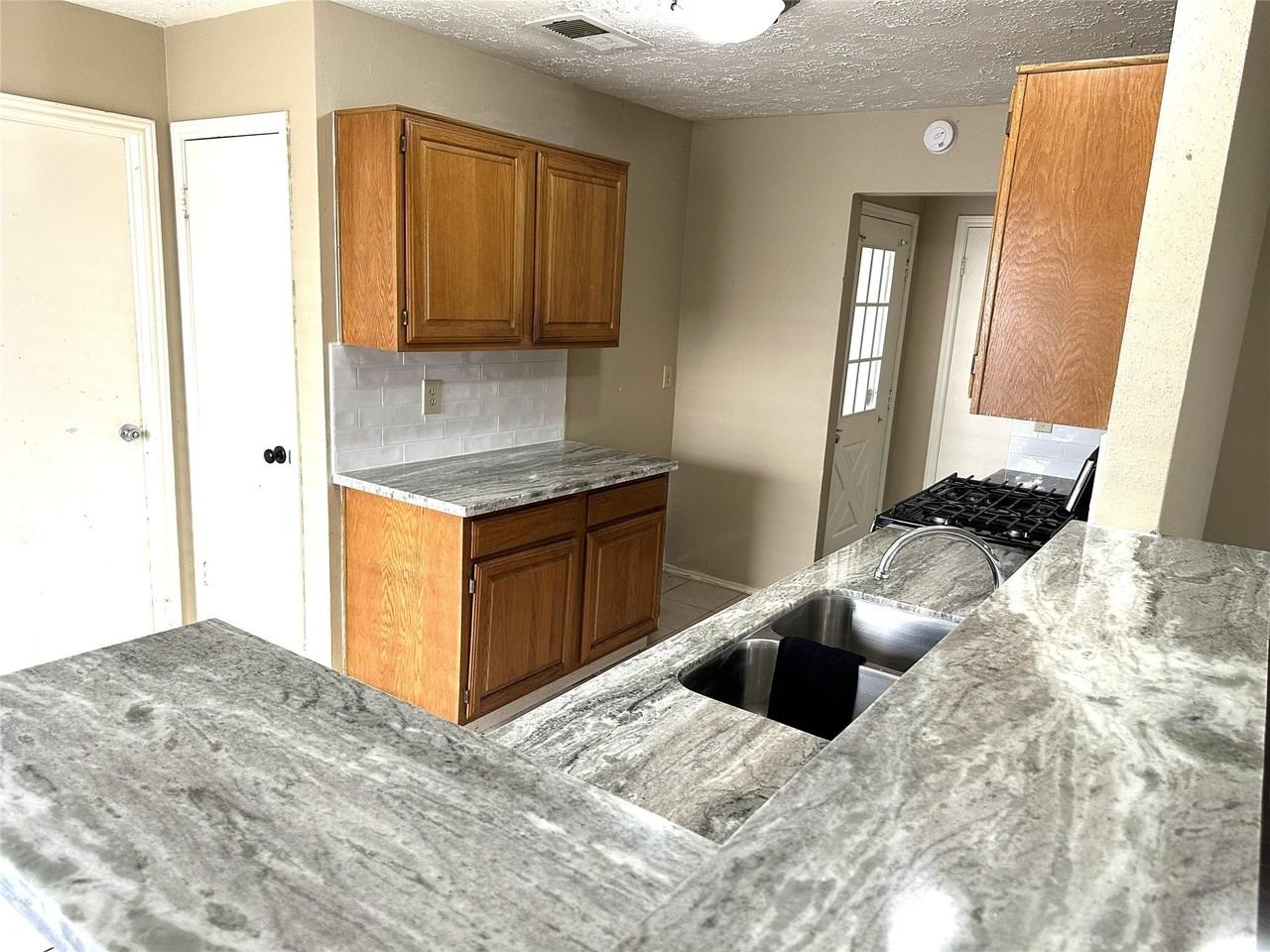 1735 Jo Ann Ln - Photo 5 of 15