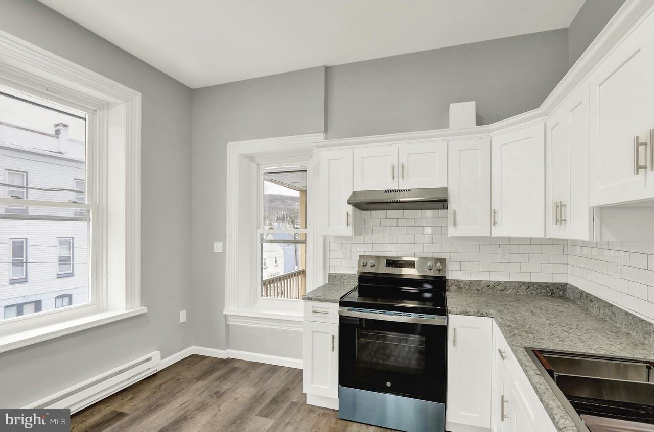 1156 Franklin St Apt 4 #4 - Photo 2 of 7