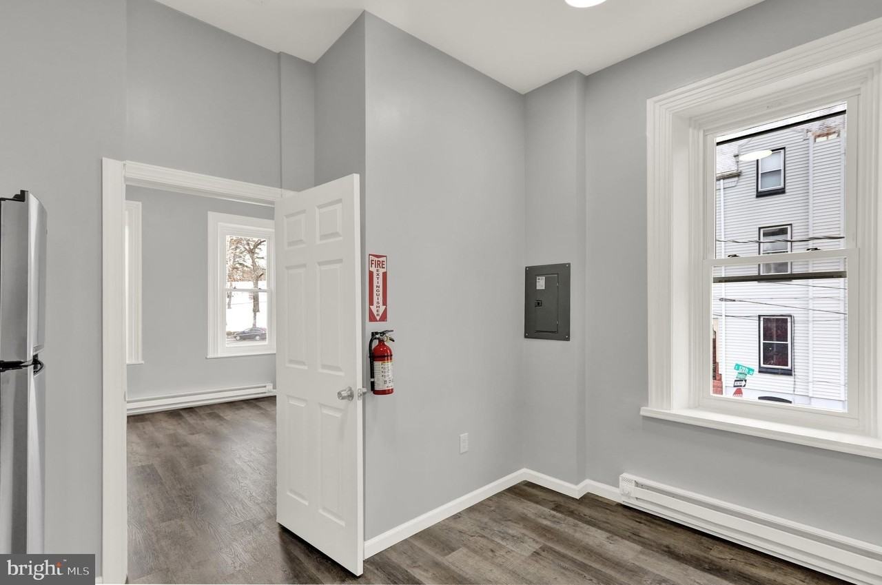 1156 Franklin St Apt 4 #4 - Photo 3 of 7