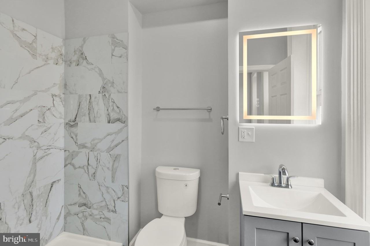 1156 Franklin St Apt 4 #4 - Photo 5 of 7