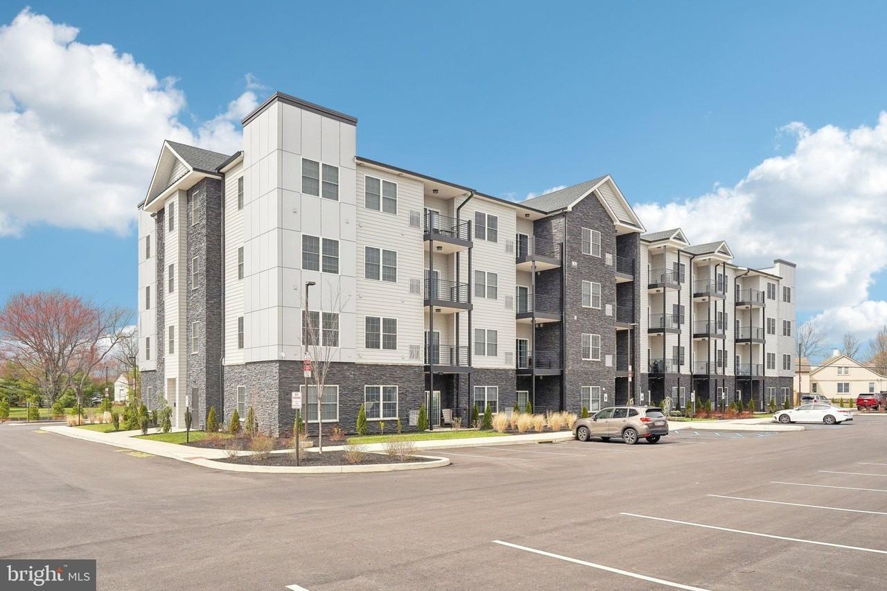 2421 Bristol Rd Unit 302 #302 - Photo 2 of 19