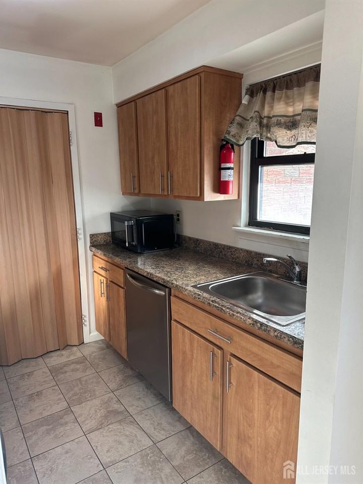 111 Beverly Hill Ter ##F - Photo 7 of 31