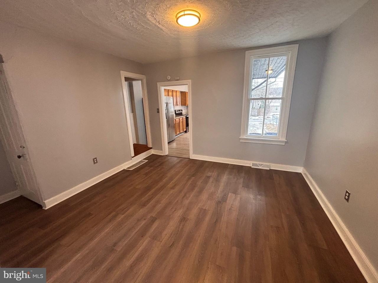 202 Park Pl - Photo 3 of 11