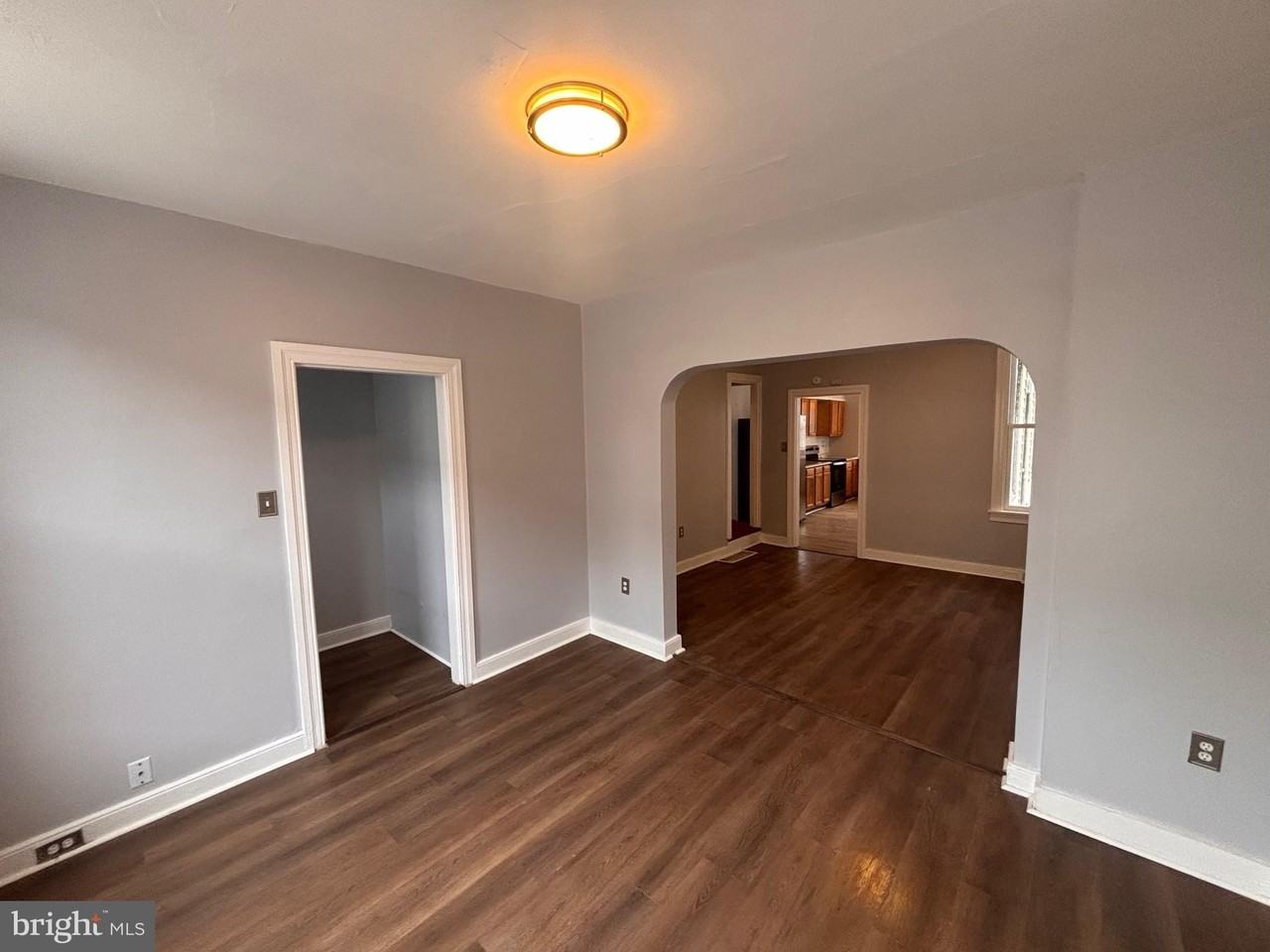 202 Park Pl - Photo 4 of 11