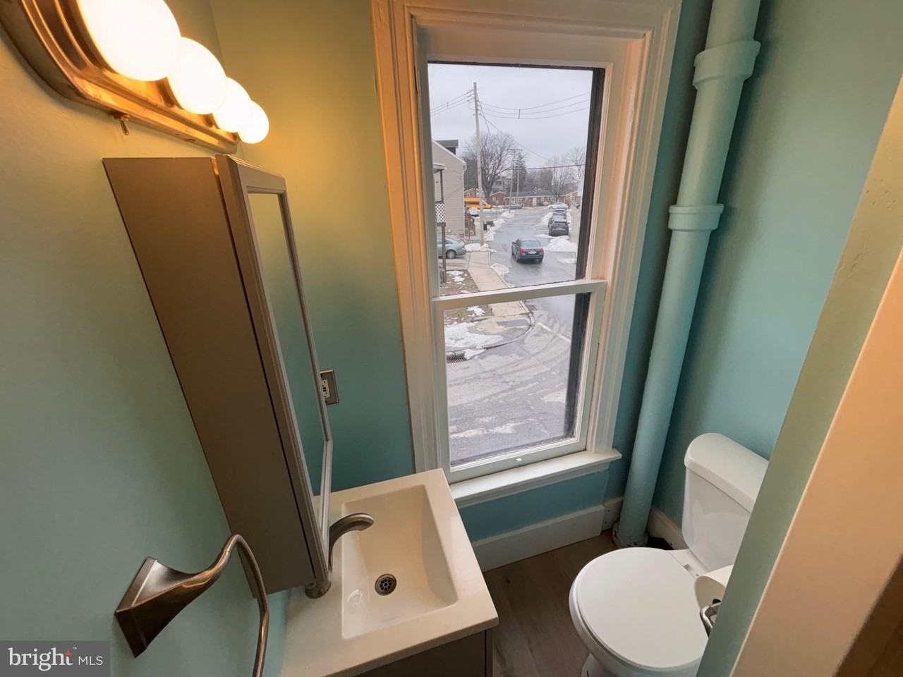 202 Park Pl - Photo 6 of 11