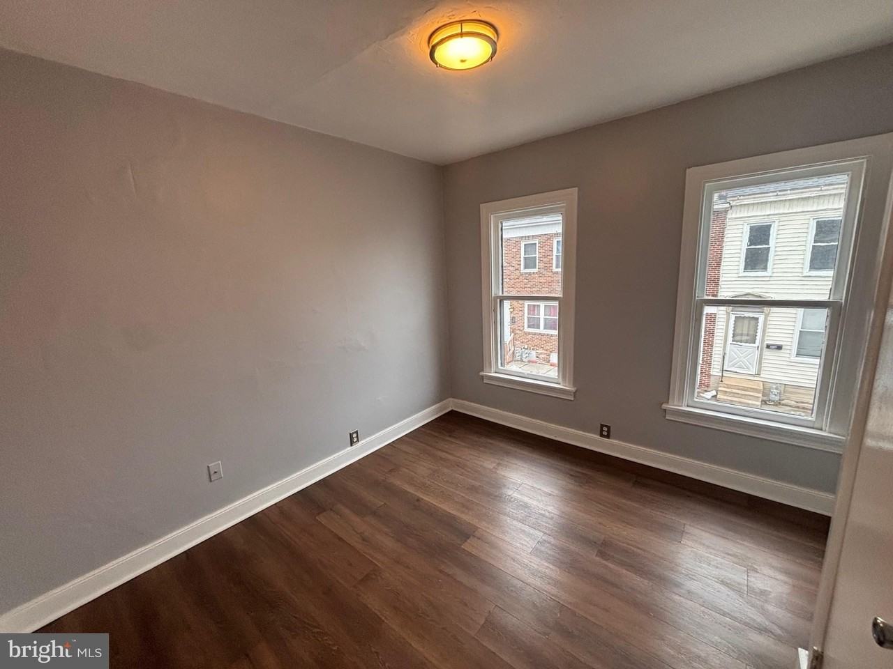 202 Park Pl - Photo 7 of 11