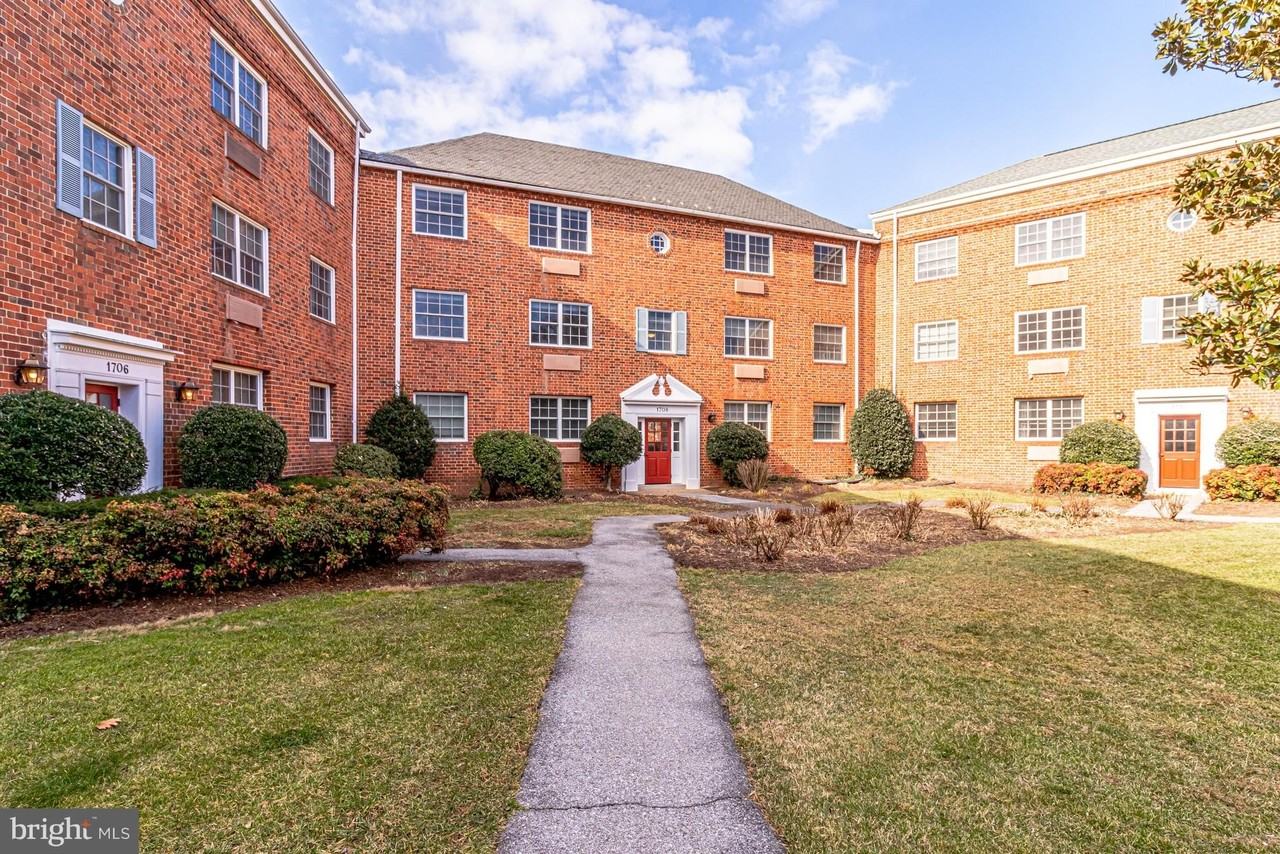 1708 W Abingdon Dr Apt 301 #301 - Photo 7 of 43