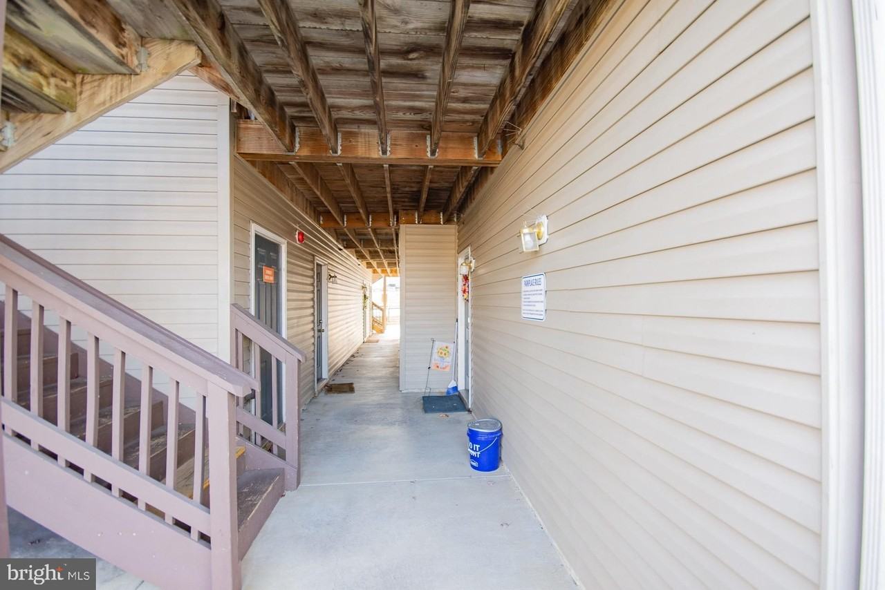 152 Brookland Ct Apt 11 #1 - Photo 2 of 32