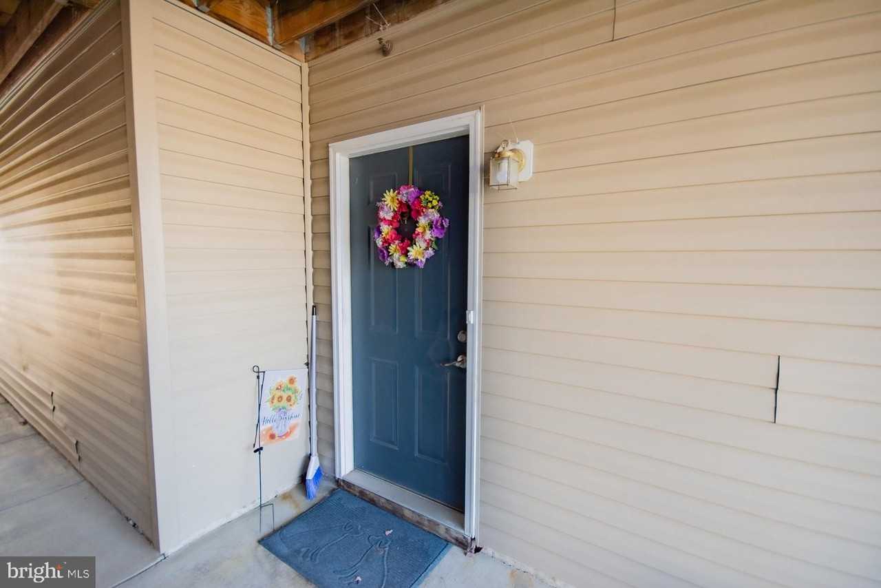 152 Brookland Ct Apt 11 #1 - Photo 3 of 32