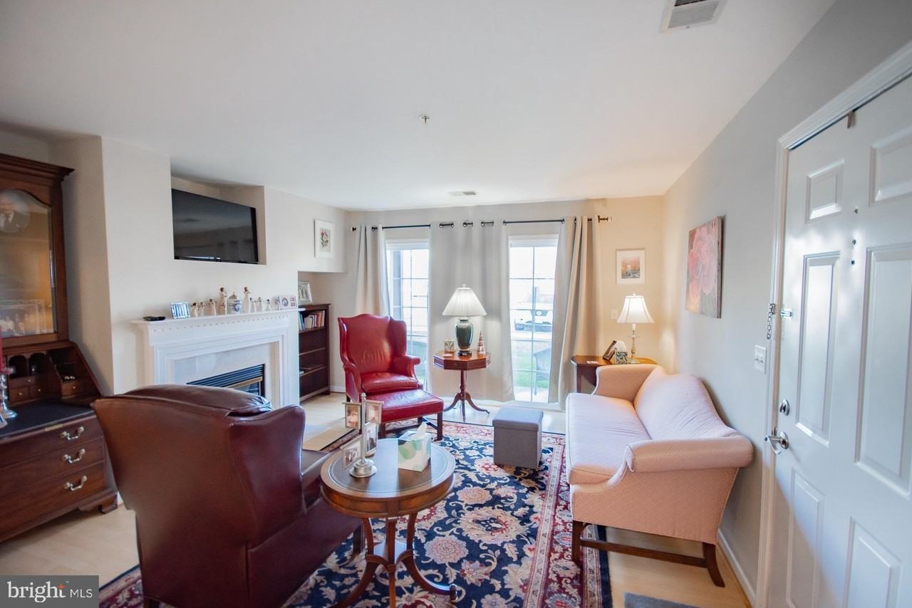 152 Brookland Ct Apt 11 #1 - Photo 4 of 32