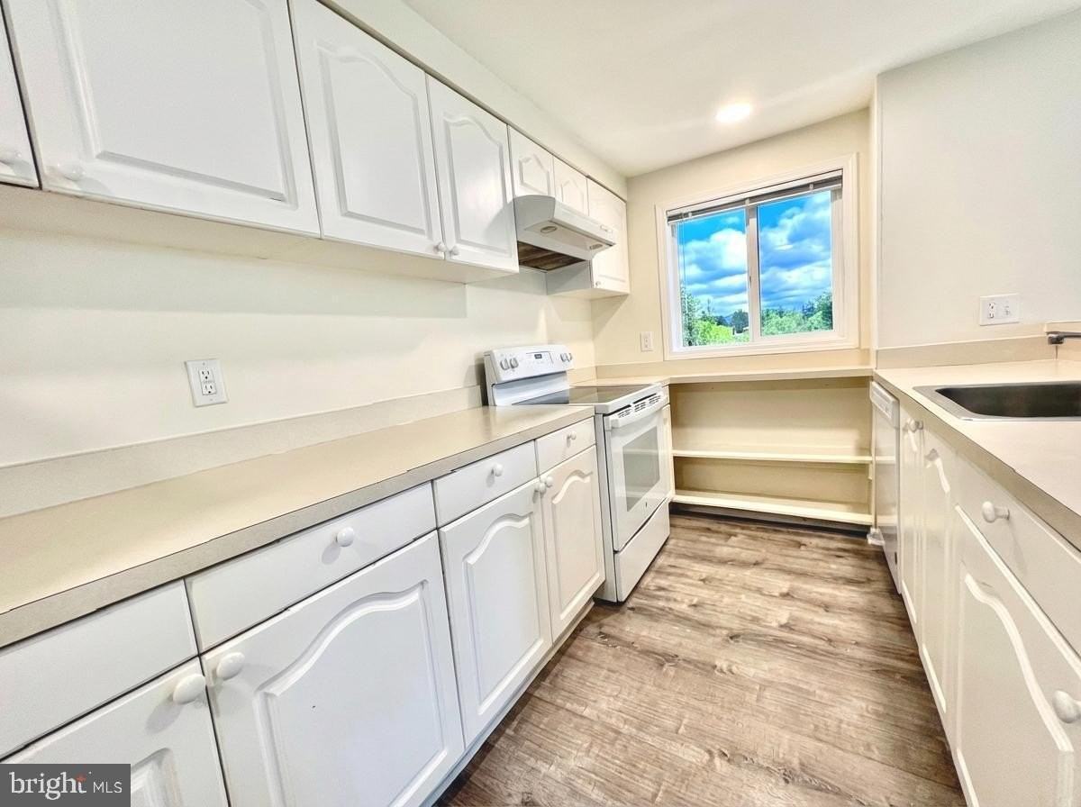 4342 Pembrook Village Dr Unit 54 #54 - Photo 5 of 38