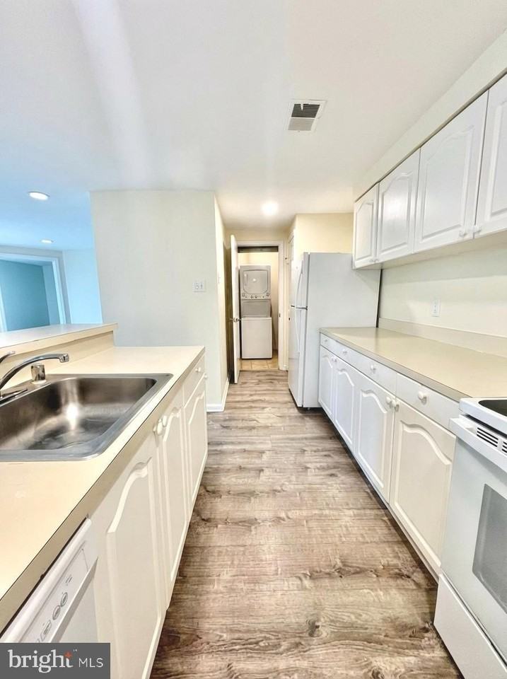 4342 Pembrook Village Dr Unit 54 #54 - Photo 6 of 38