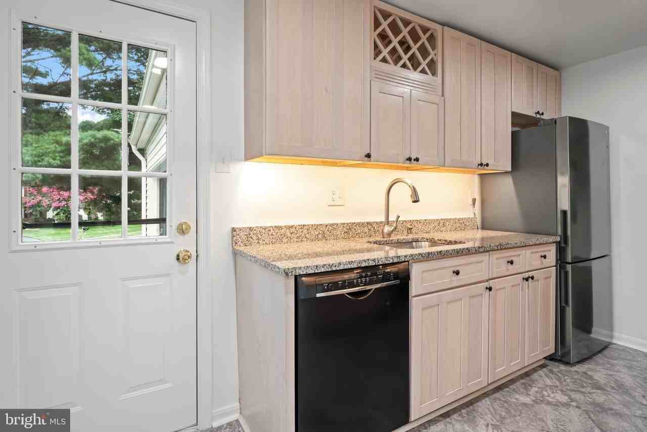 12629 Fantasia Dr - Photo 7 of 37