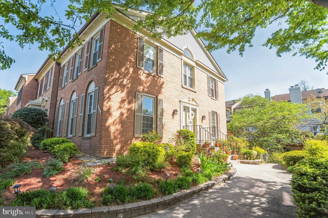 6156 Wellington Commons Dr - Photo 2 of 16