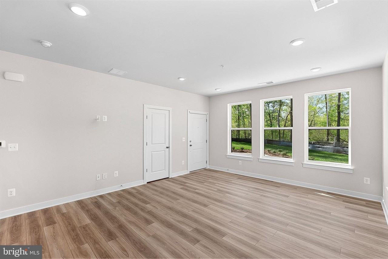 45163 Drowes Ter - Photo 3 of 34